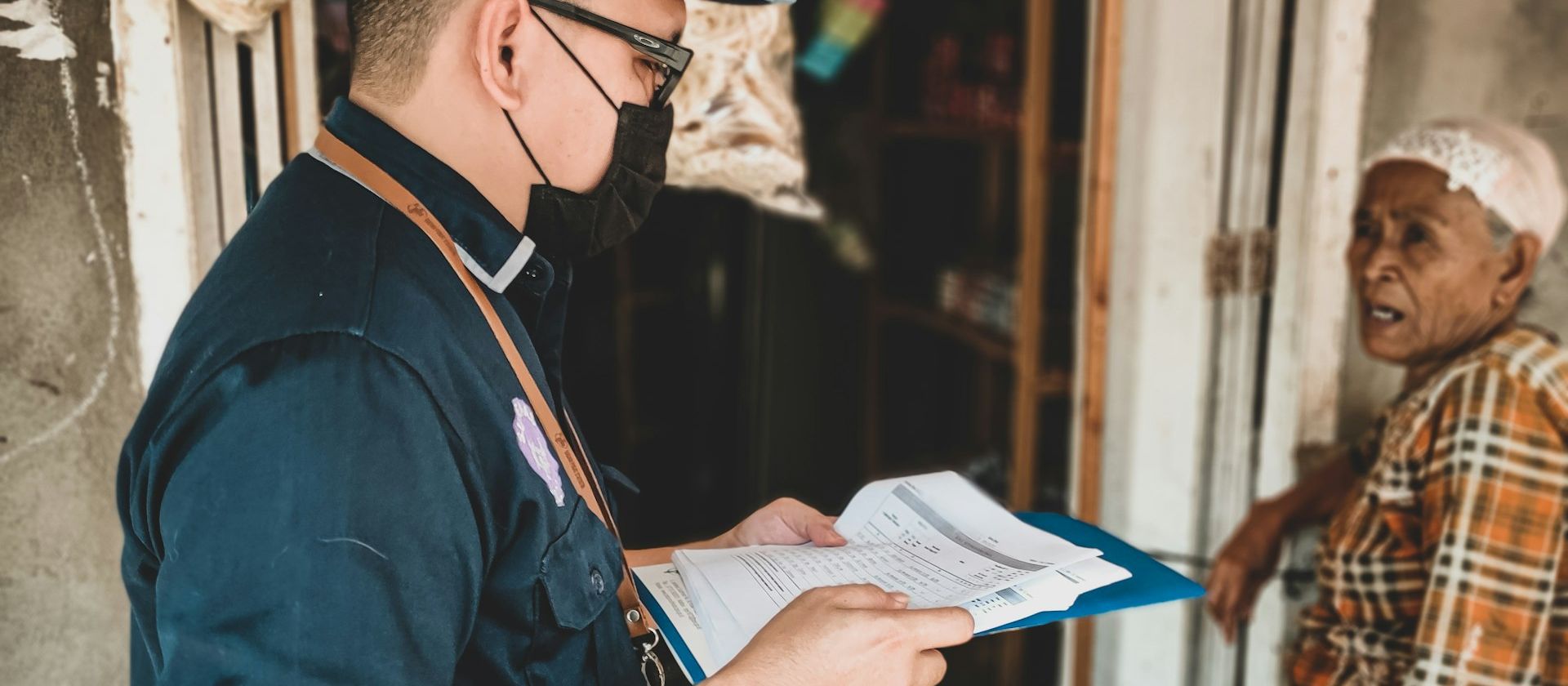 A contents subcontractor working through an inventory checklist